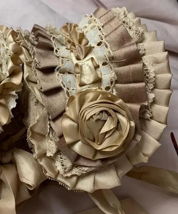 ガブリエラのボンネット ベージュ 帽子 シルク素材 頭周33～36㎝ 大薔薇