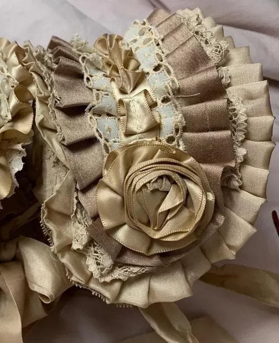 ガブリエラのボンネット ベージュ 帽子 シルク素材 頭周33～36㎝ 大薔薇