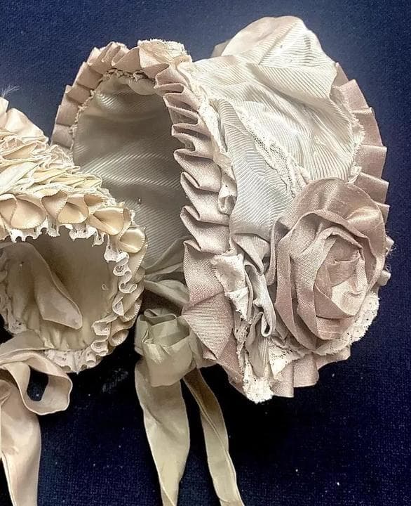 ガブリエラのボンネット ベージュ 帽子 シルク素材 頭周33～36㎝ 大薔薇