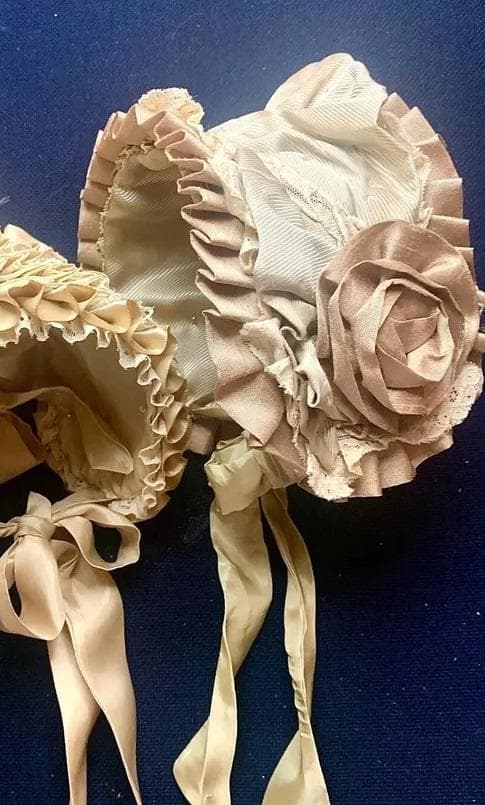 ガブリエラのボンネット ベージュ 帽子 シルク素材 頭周33～36㎝ 大薔薇