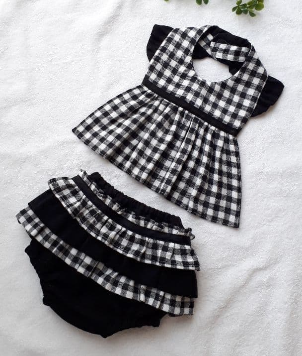 モノクロチェック2点セット♠️吊りスカートワンピース風スタイ&ベビーパンツ