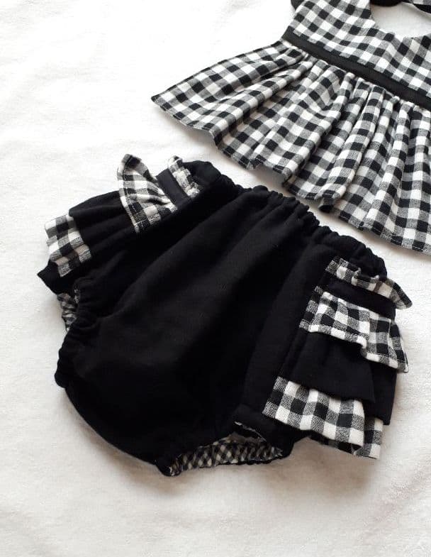 モノクロチェック2点セット♠️吊りスカートワンピース風スタイ&ベビーパンツ