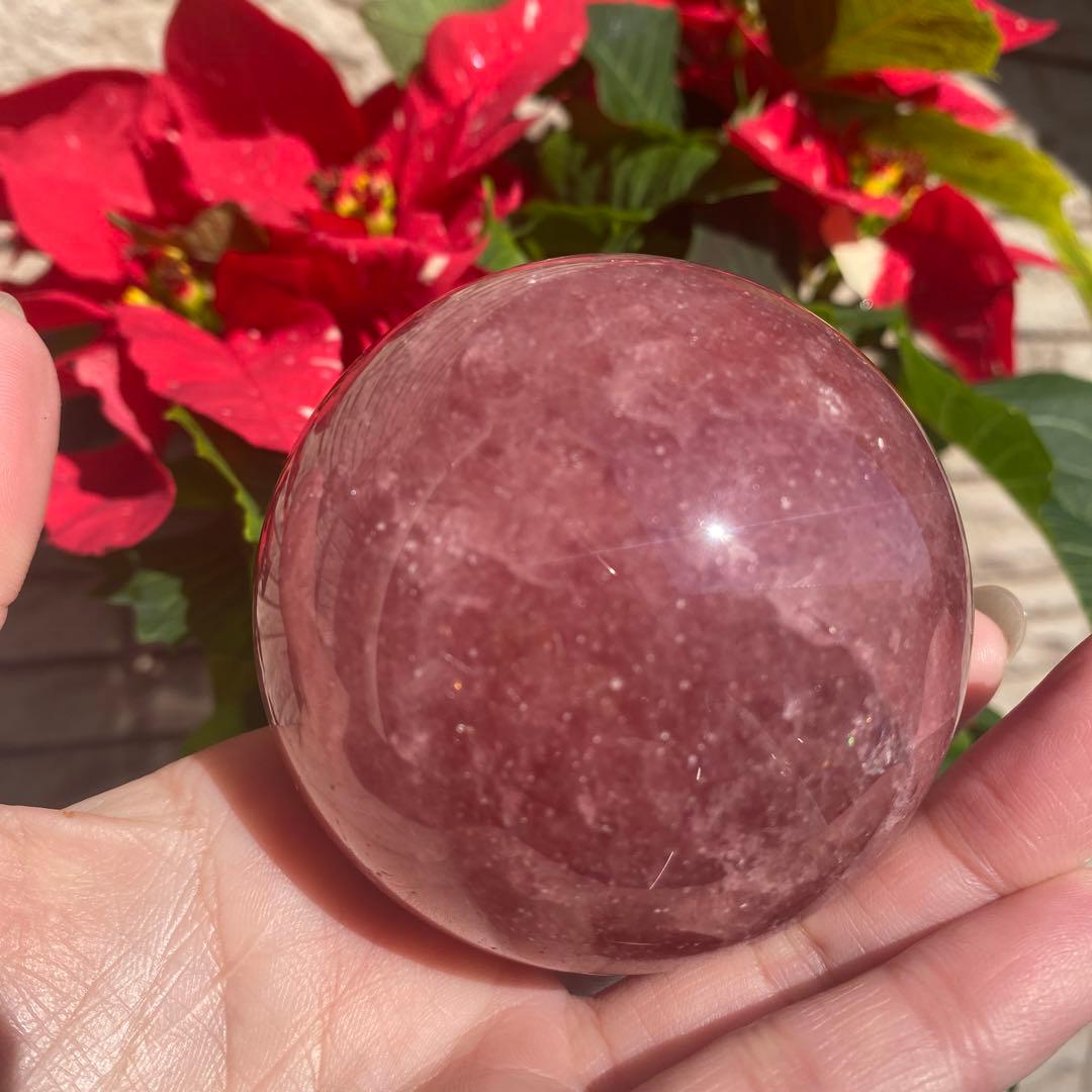 ストロベリークォーツスフィア③ マイカインストロベリー