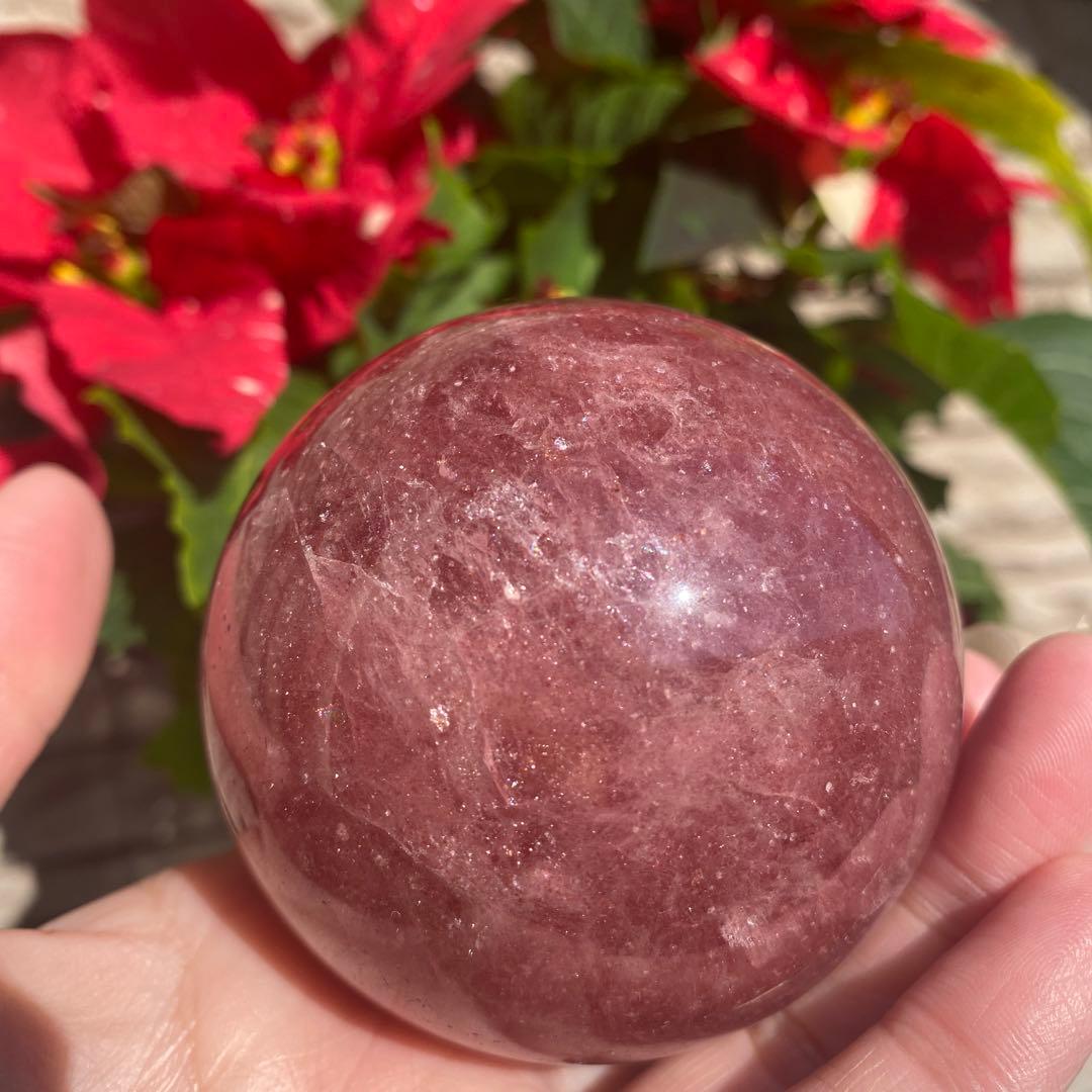 ストロベリークォーツスフィア③ マイカインストロベリー