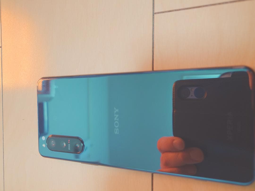 Xperia 5 II SOG02　中古