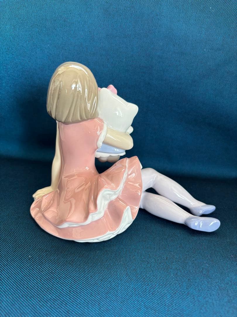 最終お値下げ、リヤドロ　Nao　ハローキティ　陶器　フィギュア