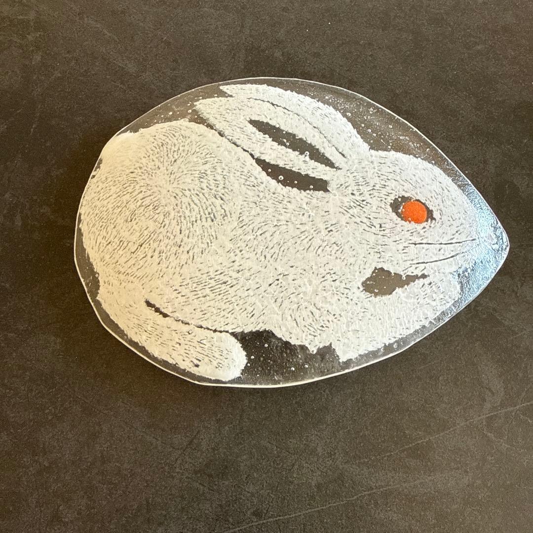 土井朋子　ガラス皿　2枚　白　黒　うさぎ