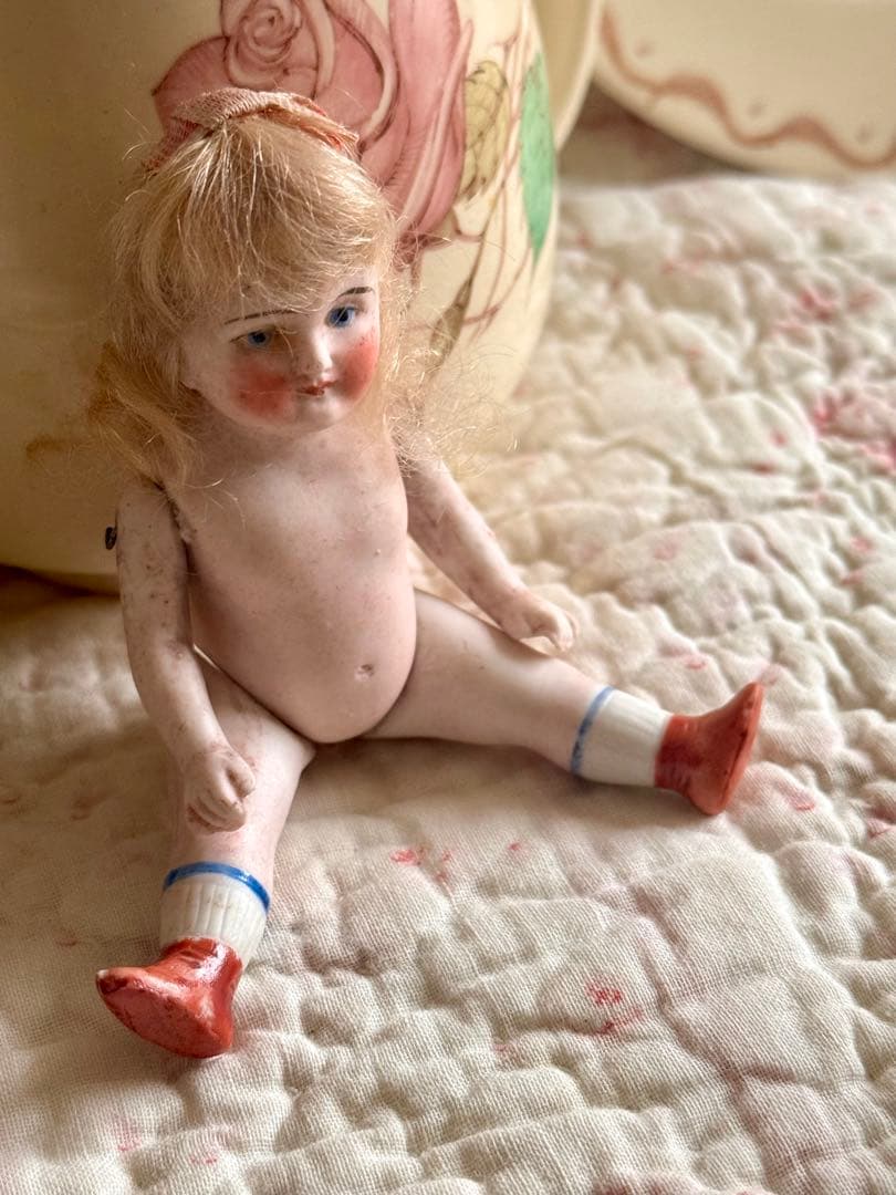 アンティーク　ミニョネット　ドール　ピンクのリボンの女の子