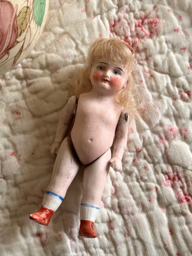 アンティーク　ミニョネット　ドール　ピンクのリボンの女の子