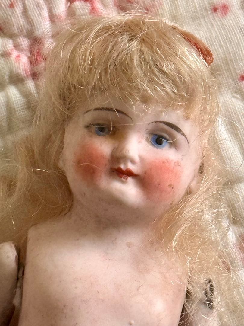 アンティーク　ミニョネット　ドール　ピンクのリボンの女の子