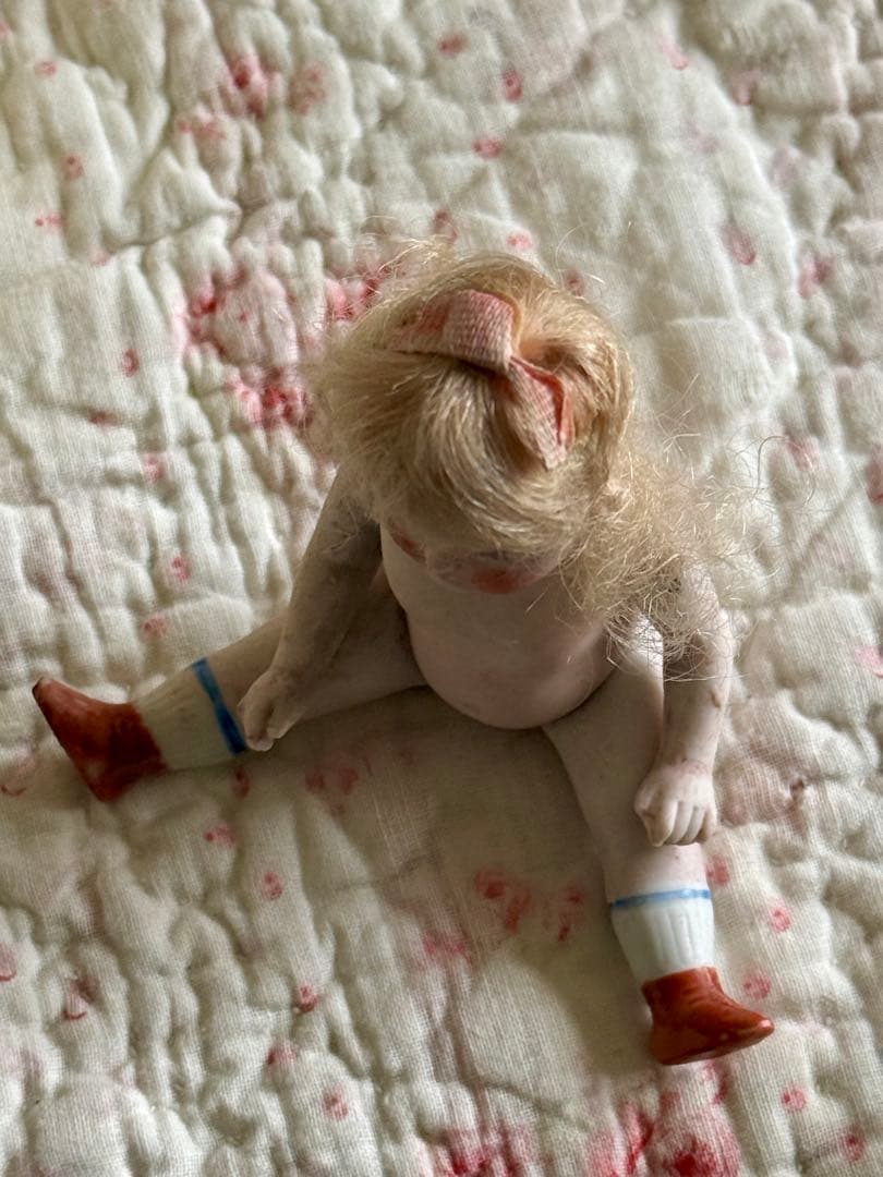 アンティーク　ミニョネット　ドール　ピンクのリボンの女の子