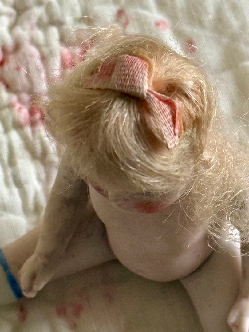 アンティーク　ミニョネット　ドール　ピンクのリボンの女の子