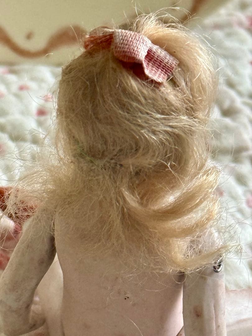 アンティーク　ミニョネット　ドール　ピンクのリボンの女の子