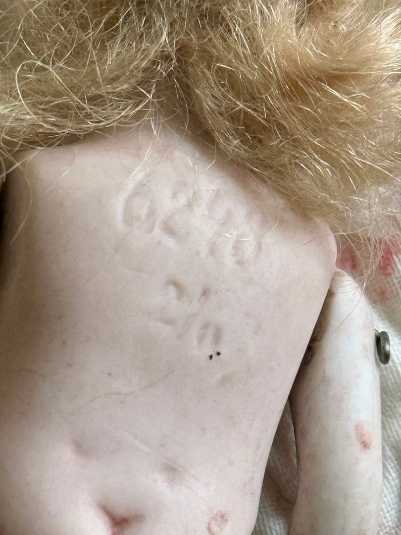 アンティーク　ミニョネット　ドール　ピンクのリボンの女の子