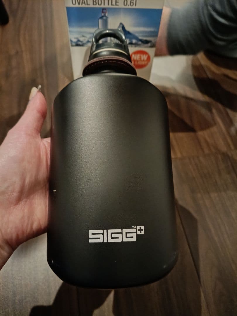 SIGG Oval Bottle 0.61L 水筒とカップセット