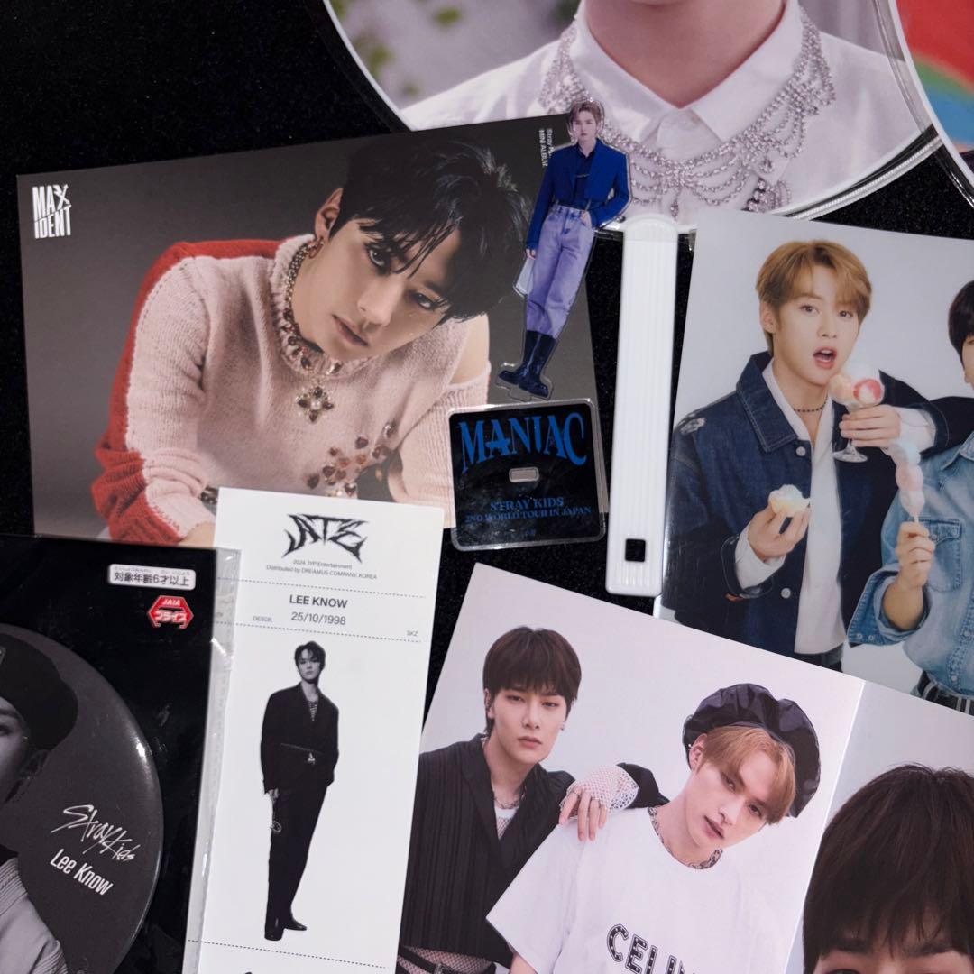 straykids スキズ リノ leeknow アクスタ うちわ トレカ