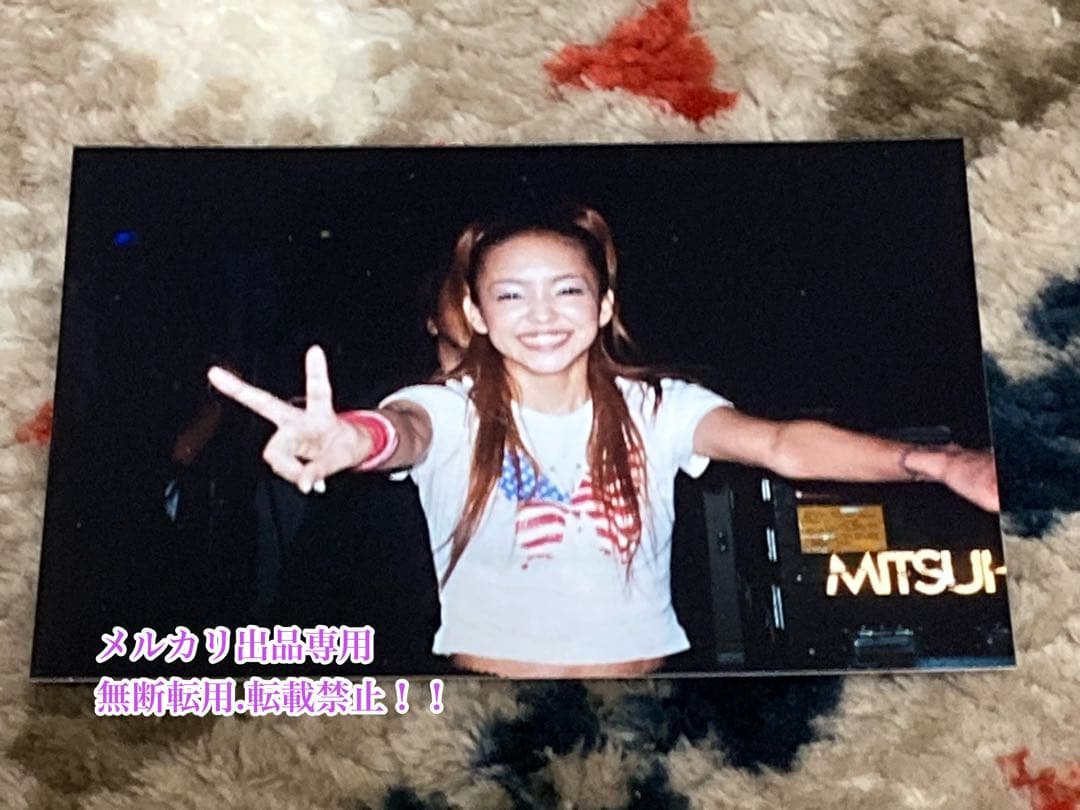 値下げ　超美品　レア　本物　安室ちゃん公式グッズ写真４枚＋ニュースペーパーセット