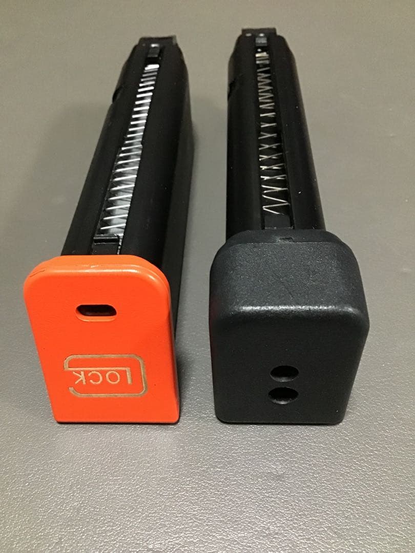 GLOCK 17 ガスガン マガジン2本＋ラバーグリップ＋マルイライト他付