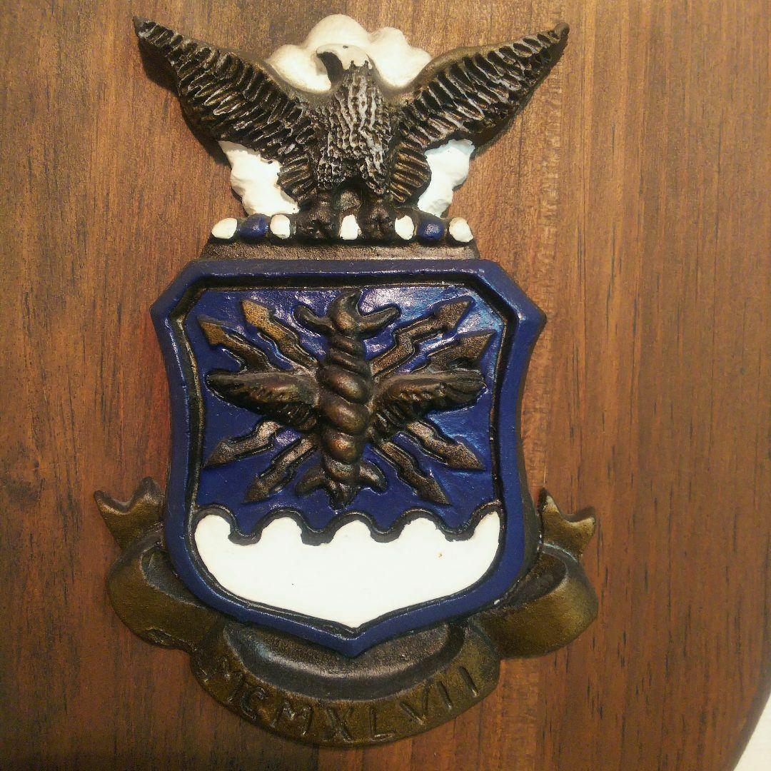 ヴィンテージ US Navy エンブレム 木製 盾 手彫り 英国製