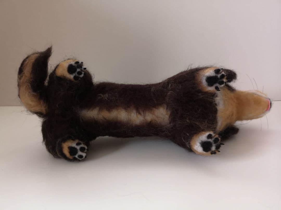 ミニチュアダックスフンド◆ハンドメイド　羊毛フェルト　犬　お座り　36cm