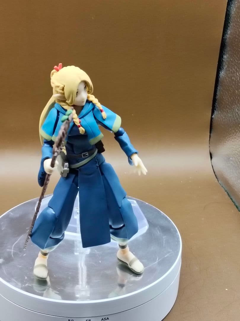 ダンジョン飯　マルシル　可動フィギュア