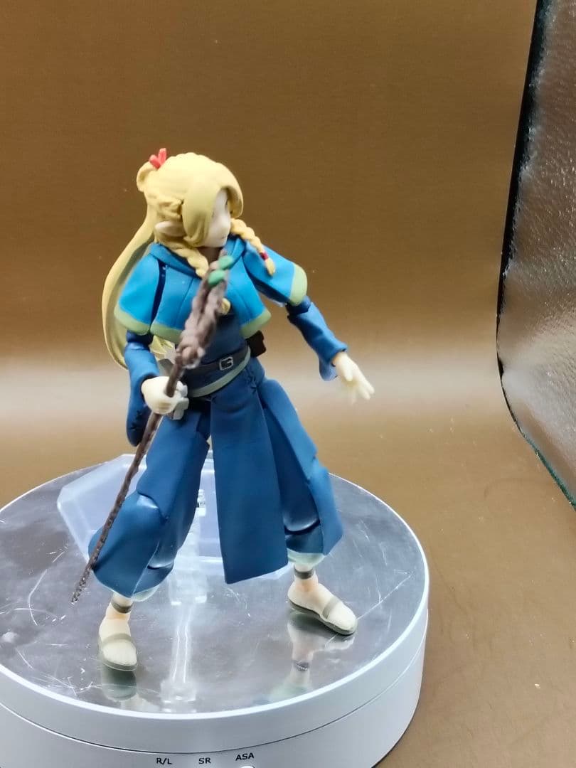 ダンジョン飯　マルシル　可動フィギュア