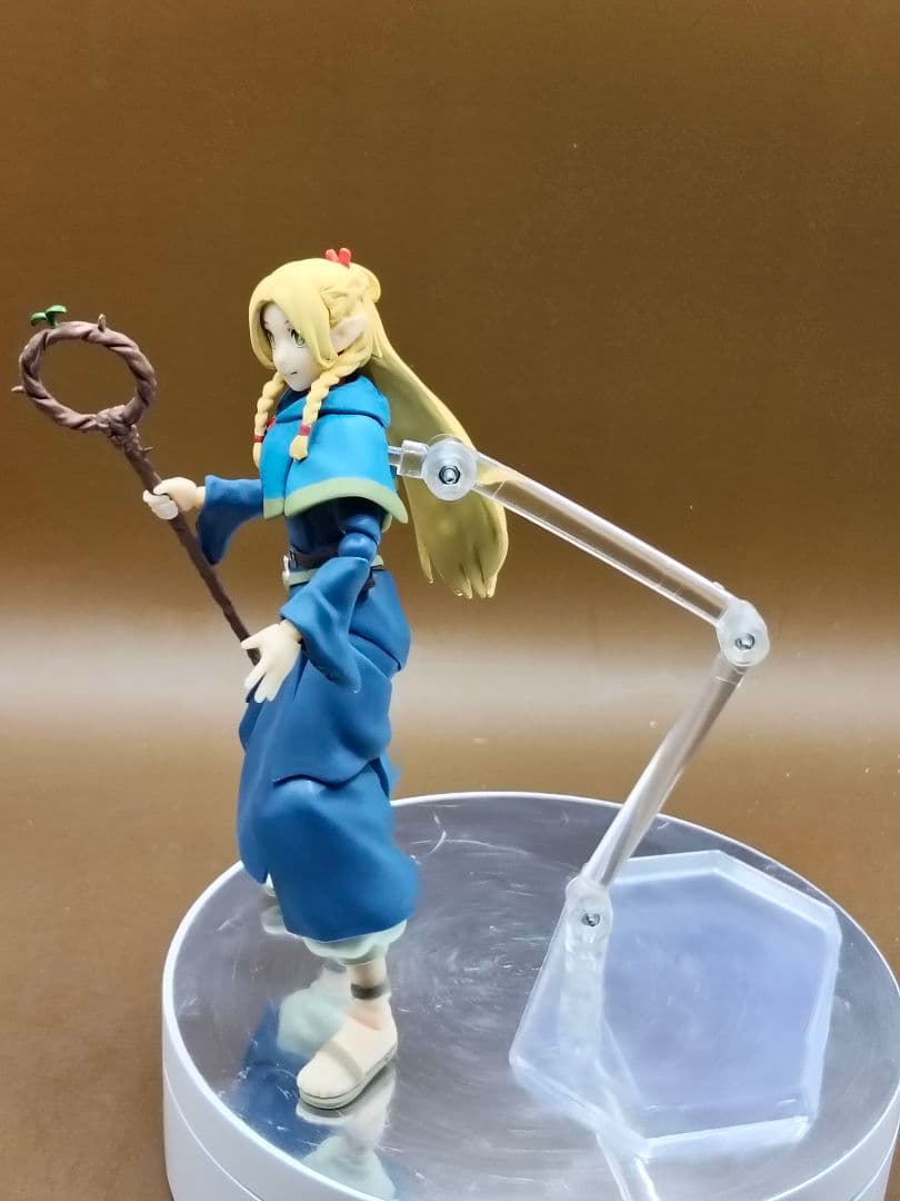 ダンジョン飯　マルシル　可動フィギュア