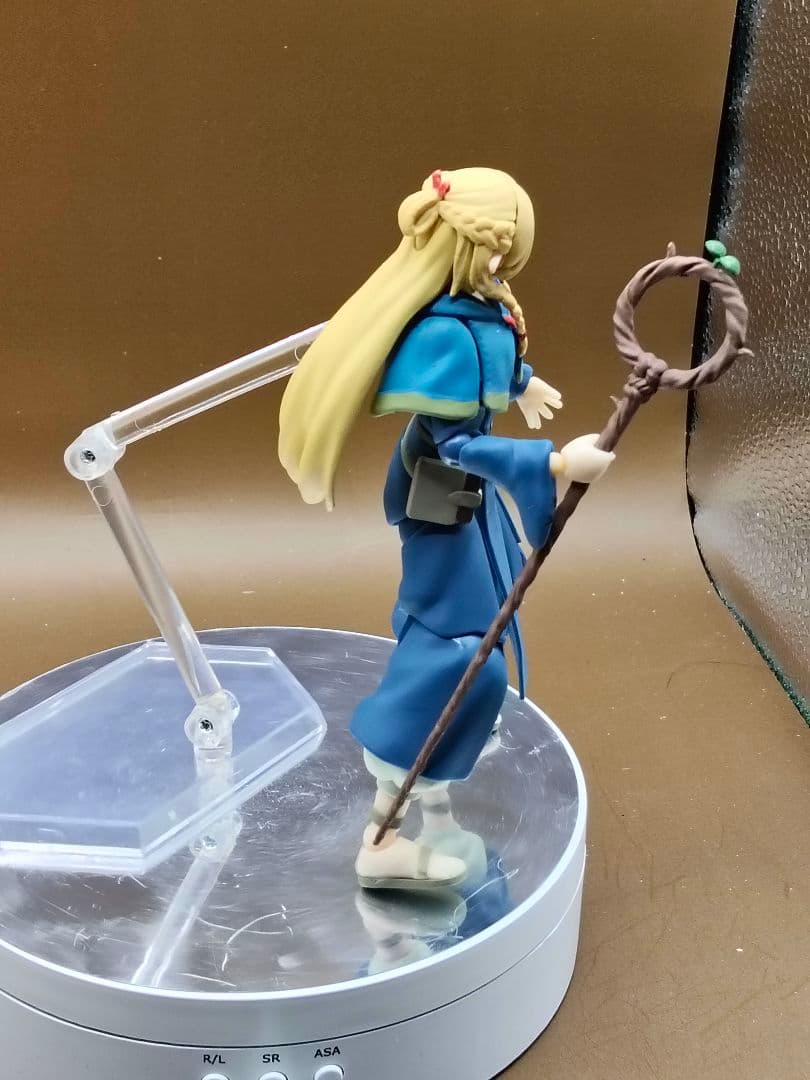 ダンジョン飯　マルシル　可動フィギュア