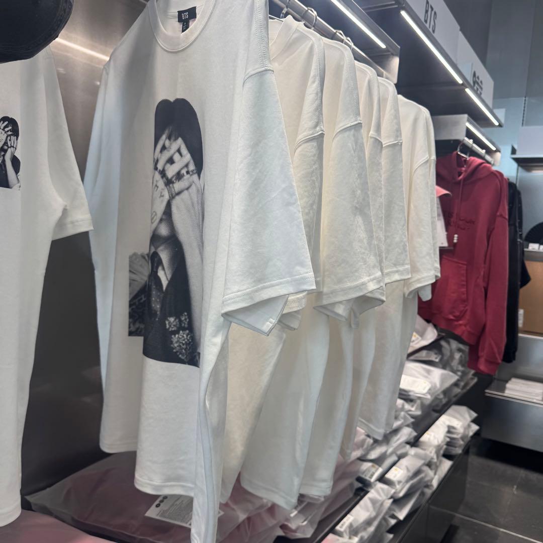 BTS 韓国 ポップアップ ARIRANG アリラン JIN Tシャツ
