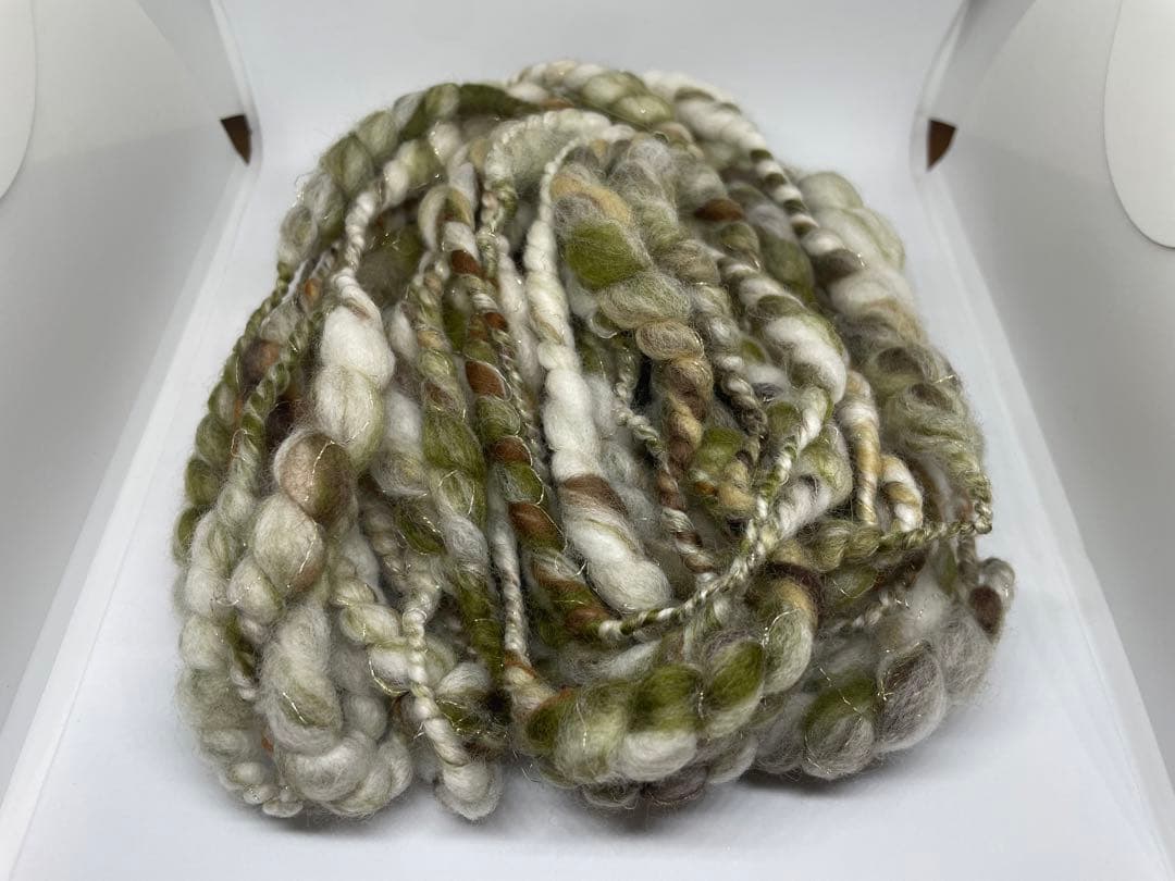 アートヤーン(244)  約50g  1430円