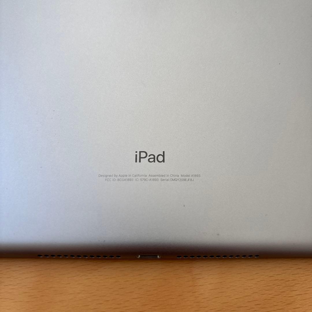 Apple iPad 第6世代シルバー　32GB