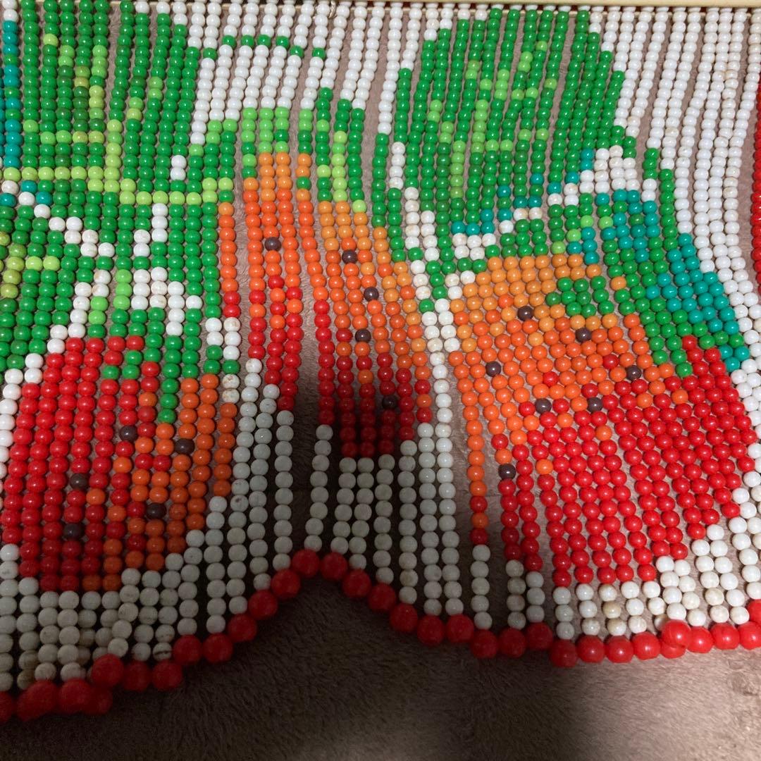 レトロ　ポップ　いちご柄　プラスチック製玉のれん　ビーズカーテン