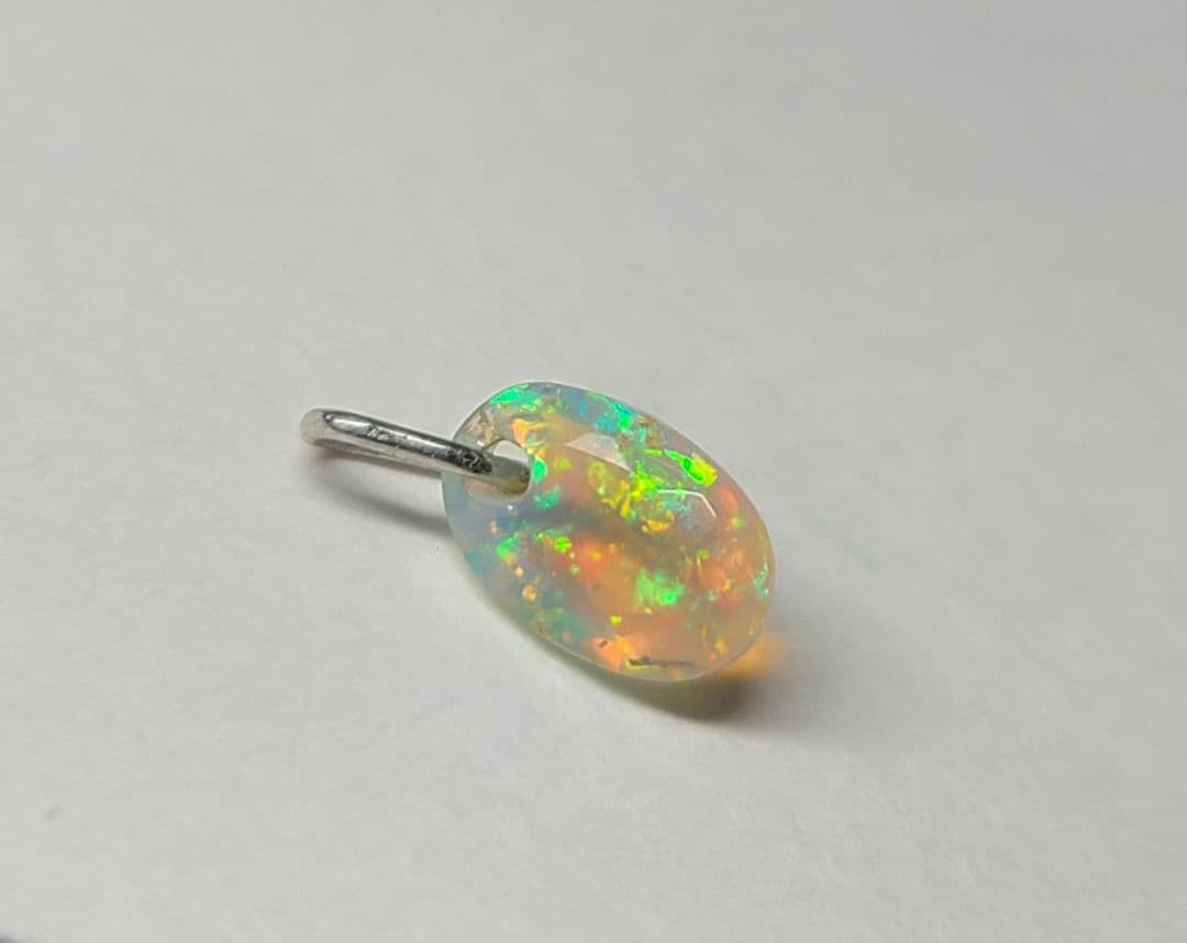 銀河のような遊色!★プレシャスオパールペンダントトッププラチナ★