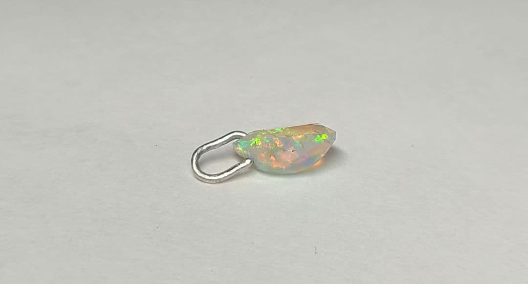 銀河のような遊色!★プレシャスオパールペンダントトッププラチナ★