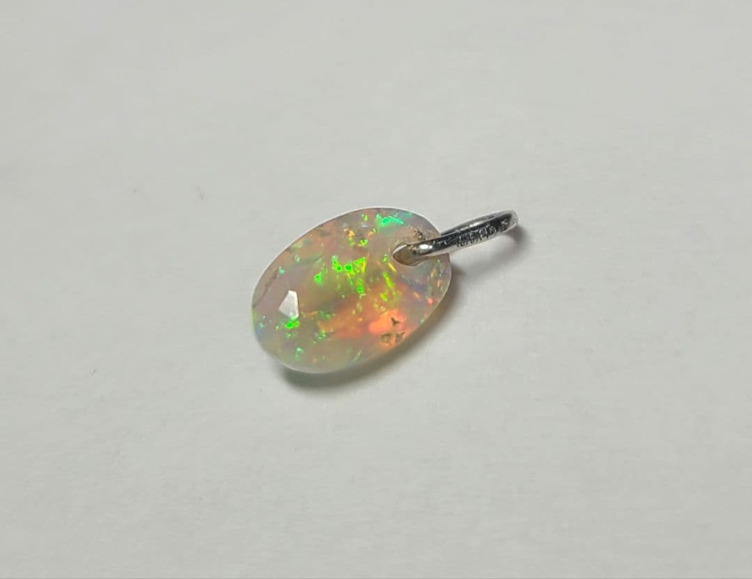 銀河のような遊色!★プレシャスオパールペンダントトッププラチナ★