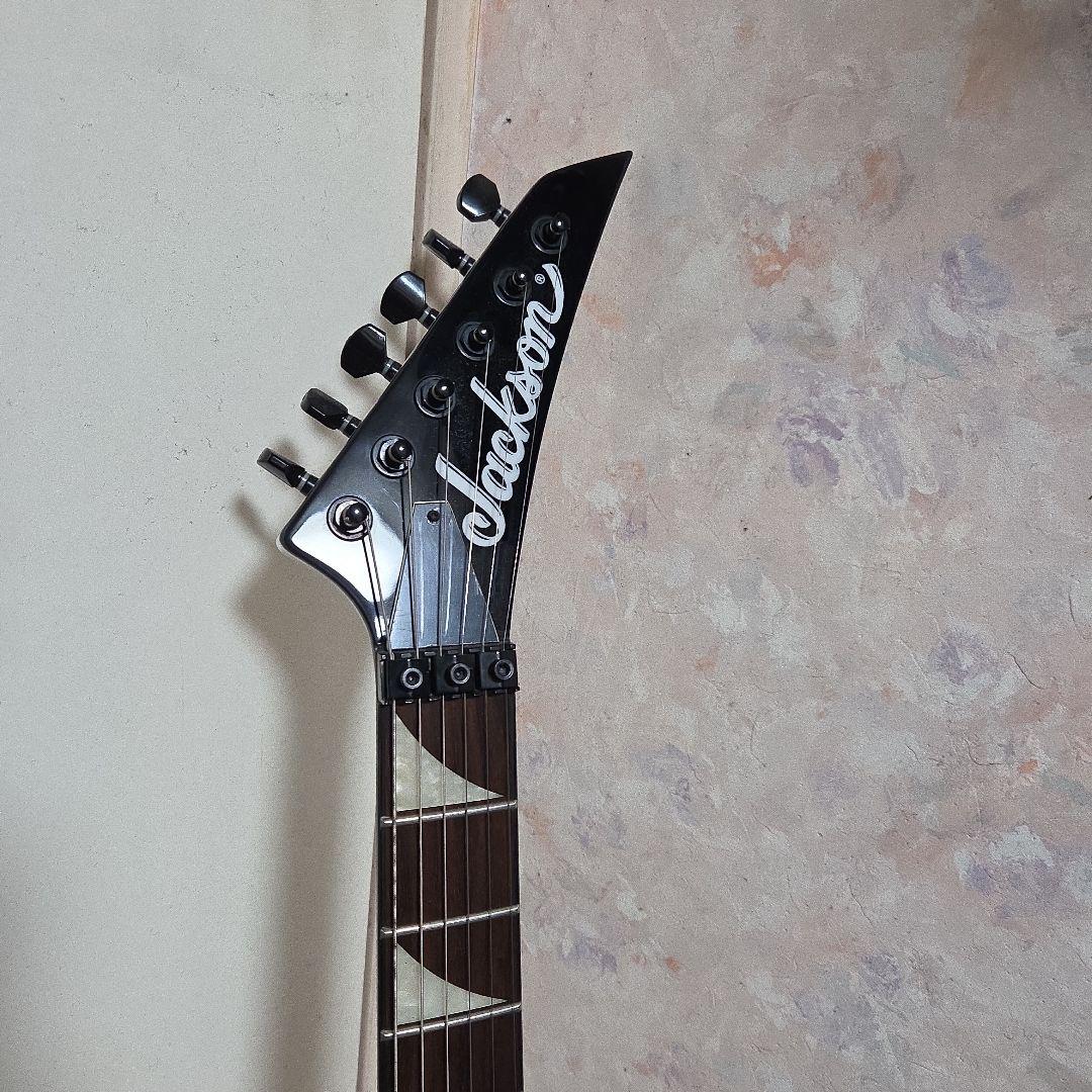 Jackson V型エレキギター ホワイト