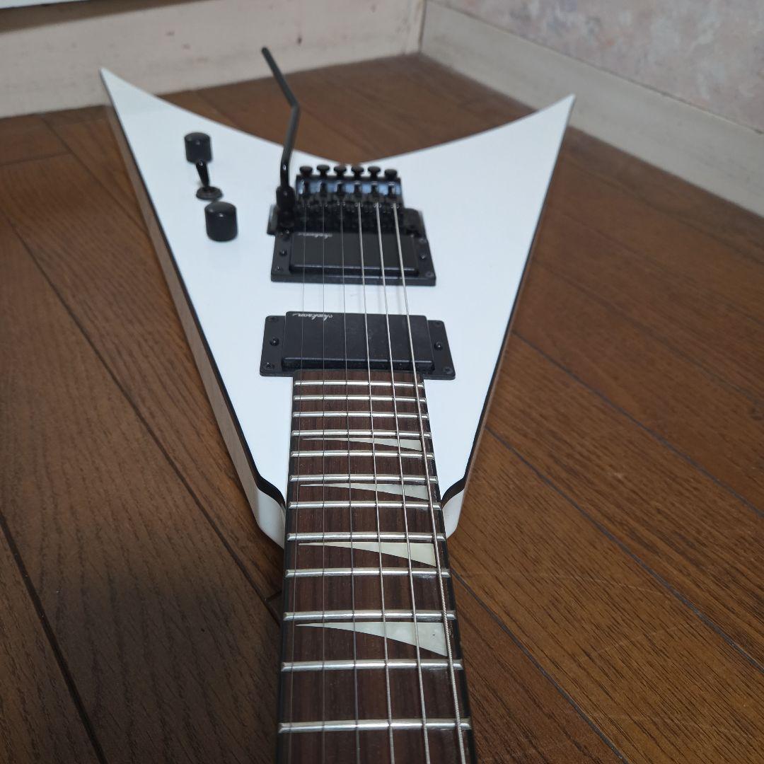 Jackson V型エレキギター ホワイト