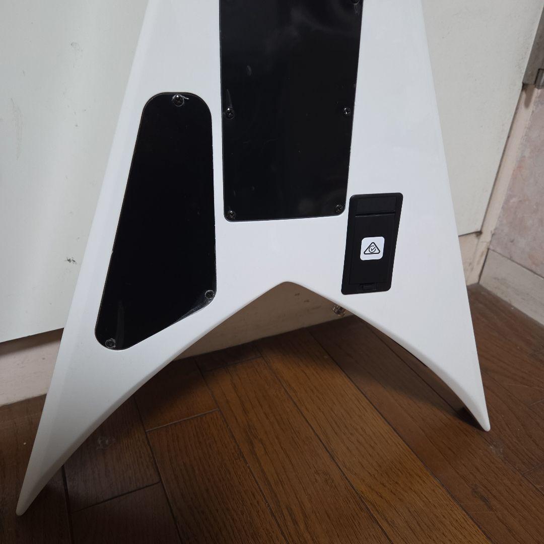 Jackson V型エレキギター ホワイト