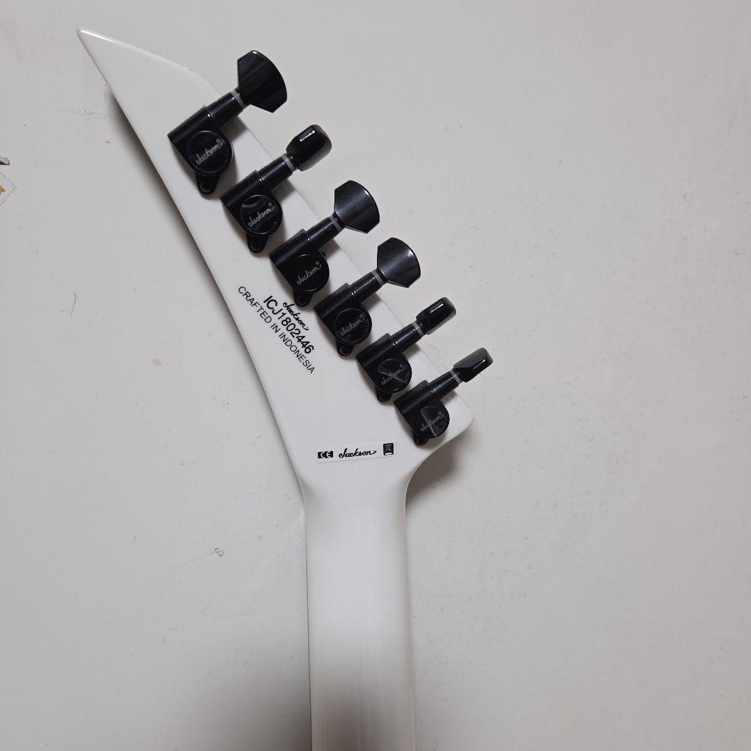 Jackson V型エレキギター ホワイト