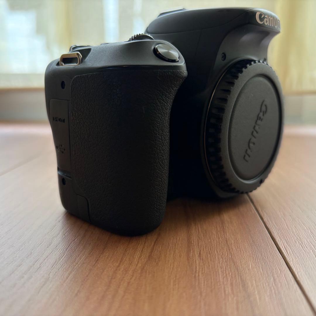 おまけ付Canon EOS kiss x9デジタル一眼カメラ EF50mmセット