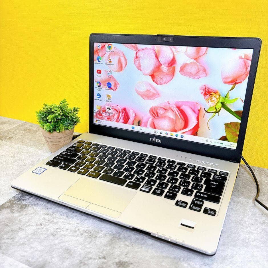 Coreｉ5✨小型軽量❣SSD搭載で快適✨フルHD カメラ付き 薄型 Win11