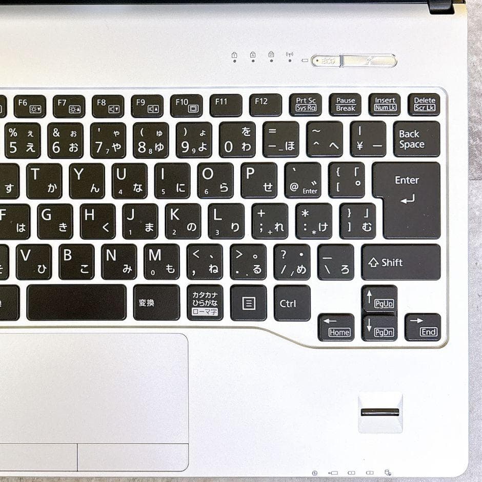 Coreｉ5✨小型軽量❣SSD搭載で快適✨フルHD カメラ付き 薄型 Win11