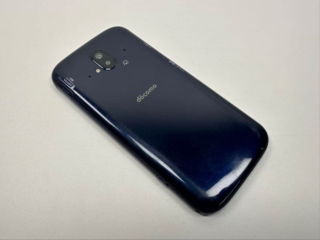 NTT docomo らくらくスマートフォン F-52B ネイビー