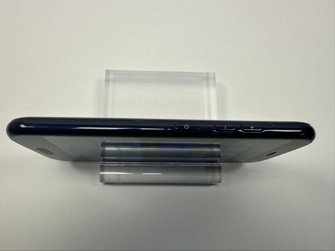 NTT docomo らくらくスマートフォン F-52B ネイビー