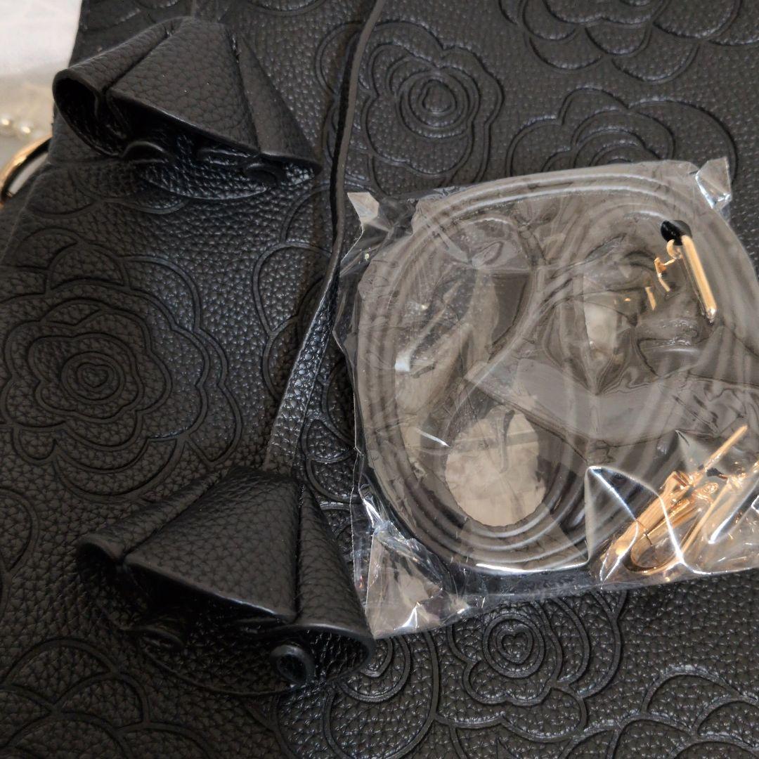 新品未使用　カメリア社外品バッグ　CHANELノベルティチャーム　カード付