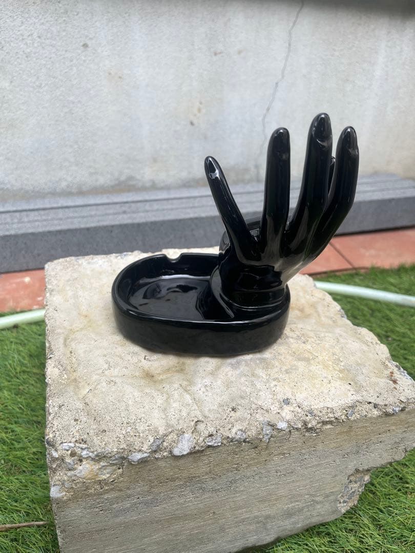 ハンドモチーフ　オブジェ　灰皿　小物入れ　陶器　スペースエイジ置物アート　モダン