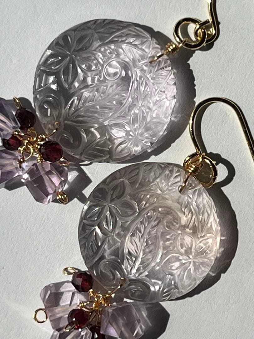 ＊14kgf ピンクアメジスト プルメリアリーフカービング ピアス