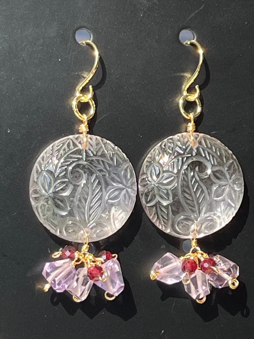 ＊14kgf ピンクアメジスト プルメリアリーフカービング ピアス