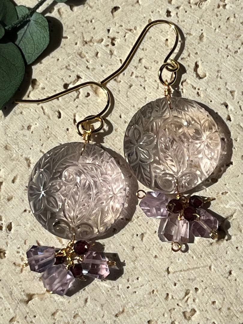 ＊14kgf ピンクアメジスト プルメリアリーフカービング ピアス