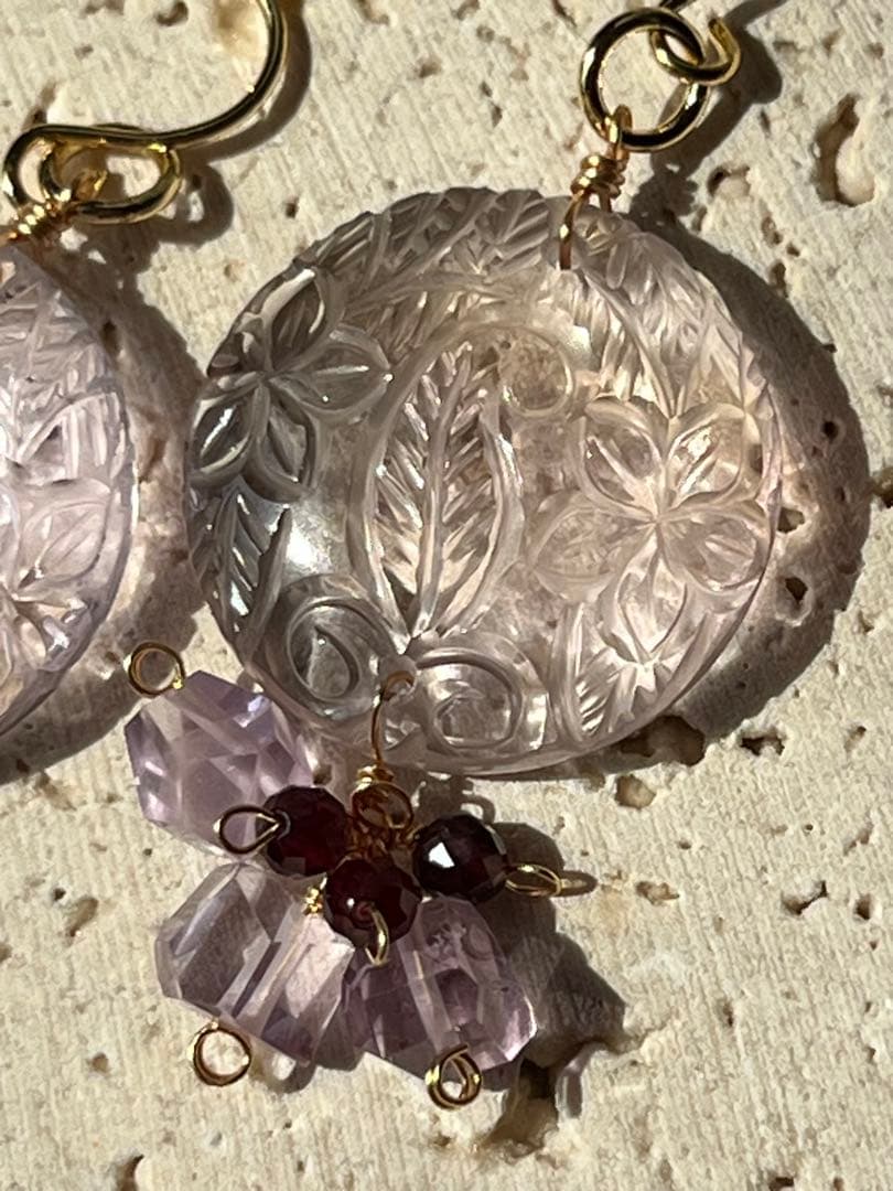 ＊14kgf ピンクアメジスト プルメリアリーフカービング ピアス